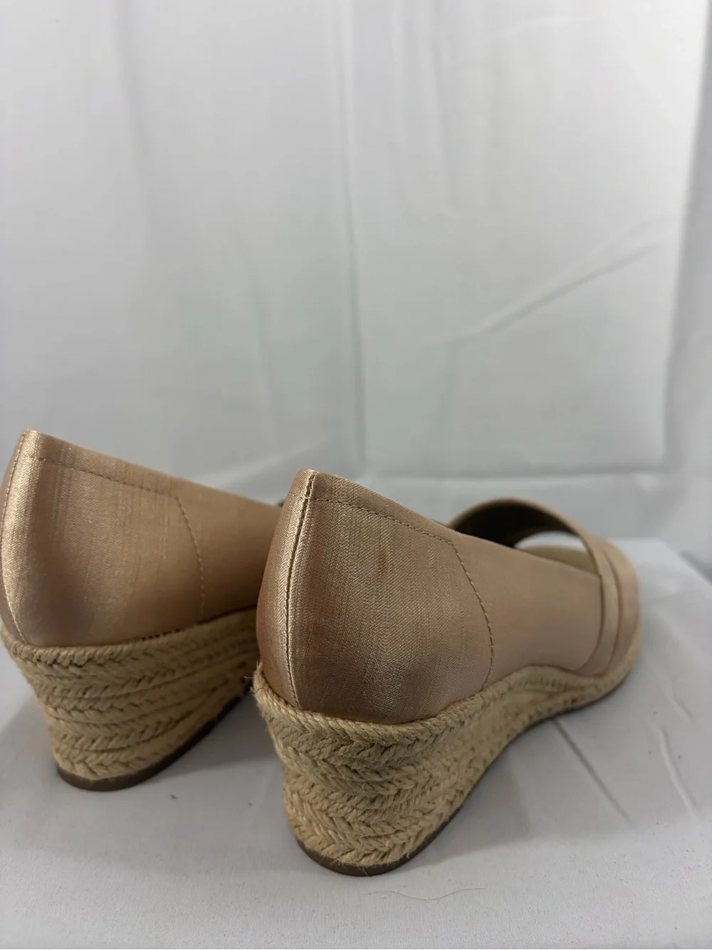 NWT Easy Street Women’s Size 8 Gold Open-Toe Wedge Espadrille